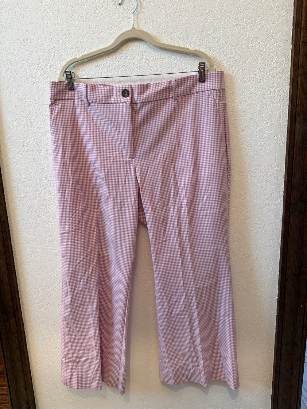 Ann Taylor Women's Pink Gingham Straight-Leg Cropped Pants. NWOT